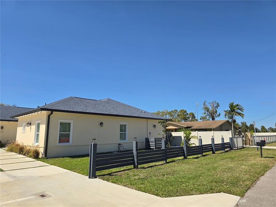 For Sale: $650,000 (5 beds, 3 baths, 2053 Square Feet)