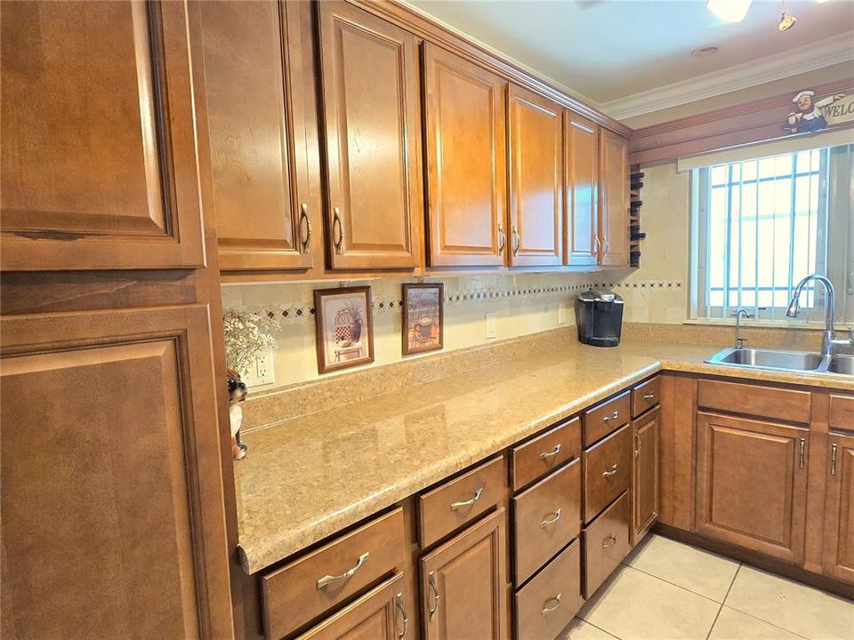 For Sale: $650,000 (5 beds, 3 baths, 2053 Square Feet)