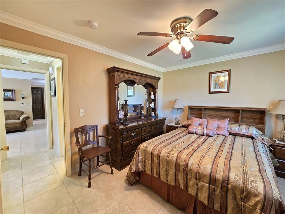 For Sale: $650,000 (5 beds, 3 baths, 2053 Square Feet)