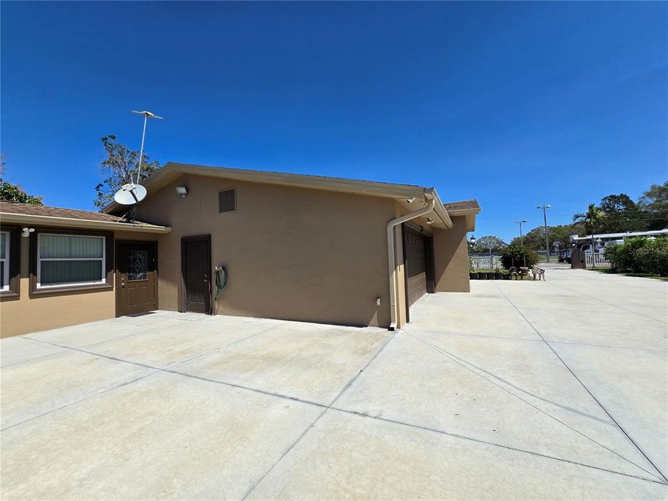 For Sale: $650,000 (5 beds, 3 baths, 2053 Square Feet)