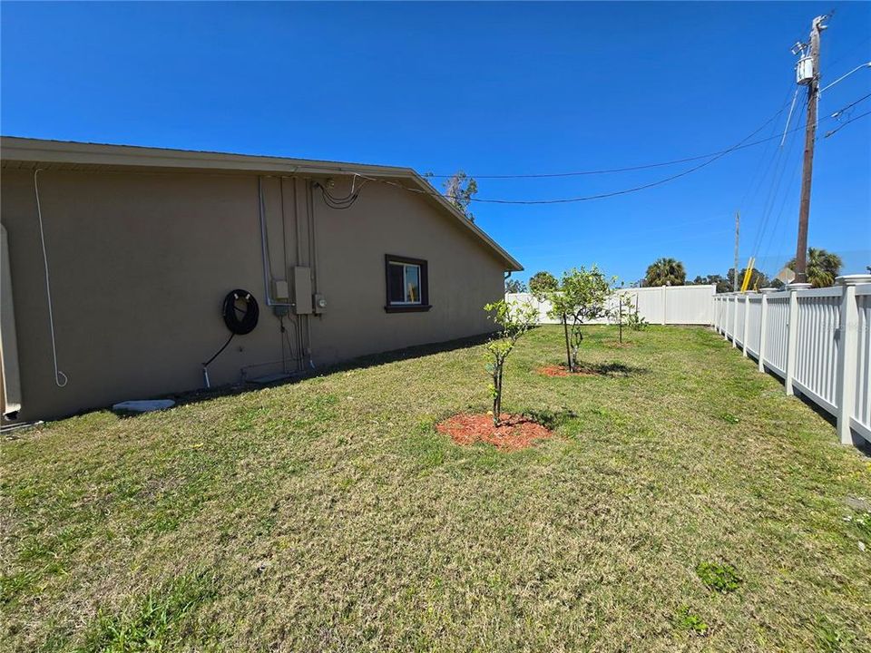 For Sale: $650,000 (5 beds, 3 baths, 2053 Square Feet)