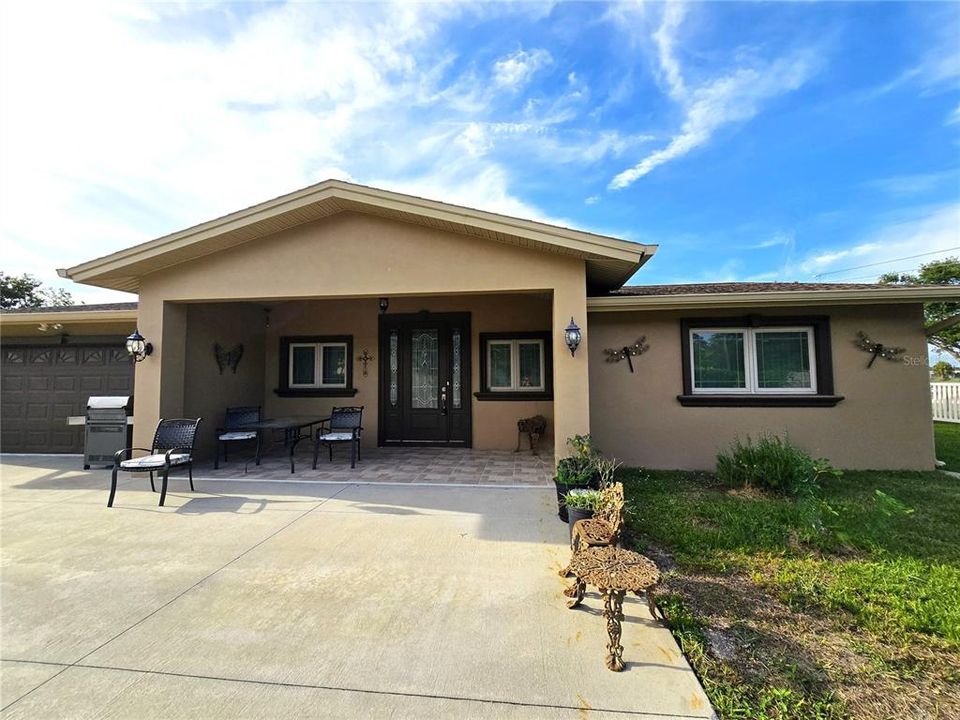 For Sale: $650,000 (5 beds, 3 baths, 2053 Square Feet)