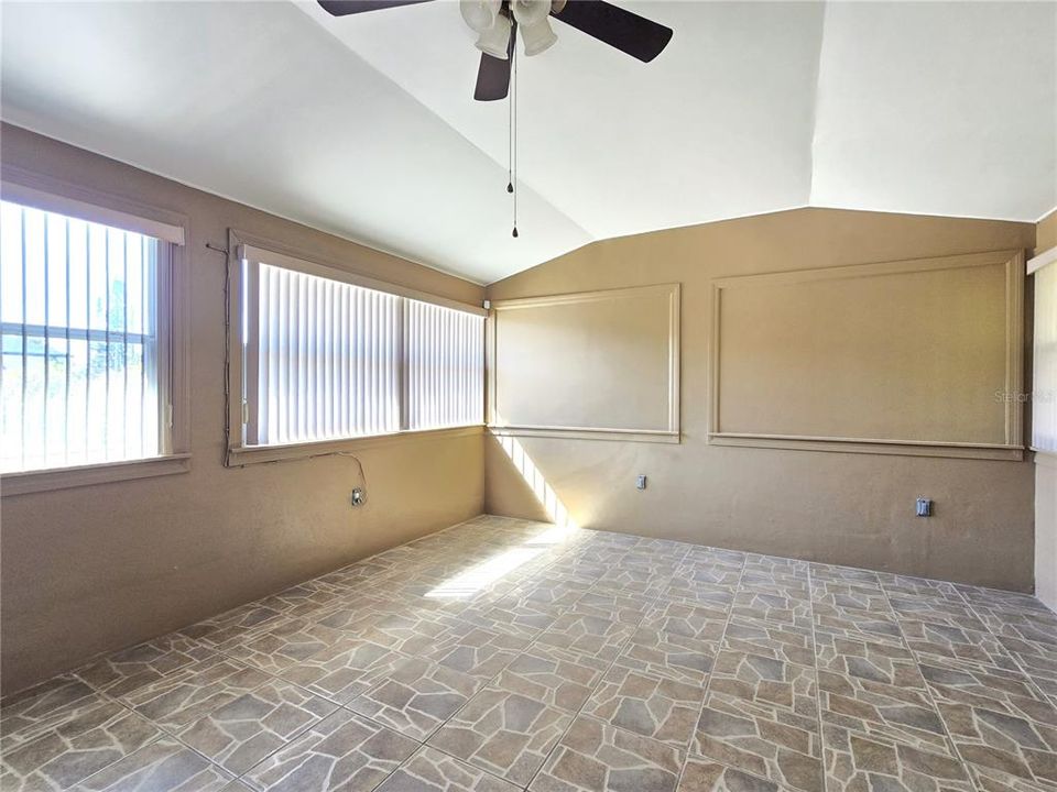 For Sale: $650,000 (5 beds, 3 baths, 2053 Square Feet)