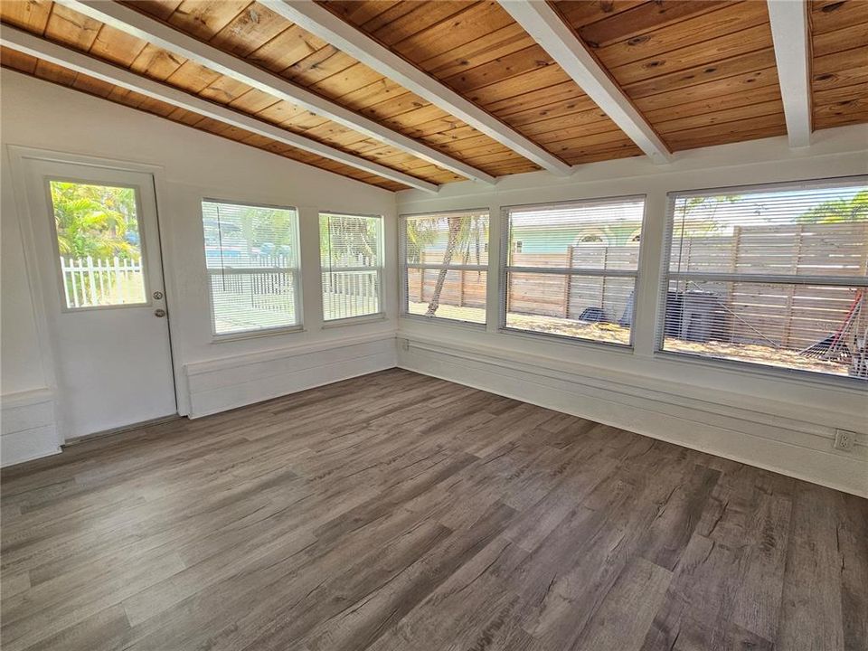 For Rent: $3,150 (3 beds, 2 baths, 1897 Square Feet)