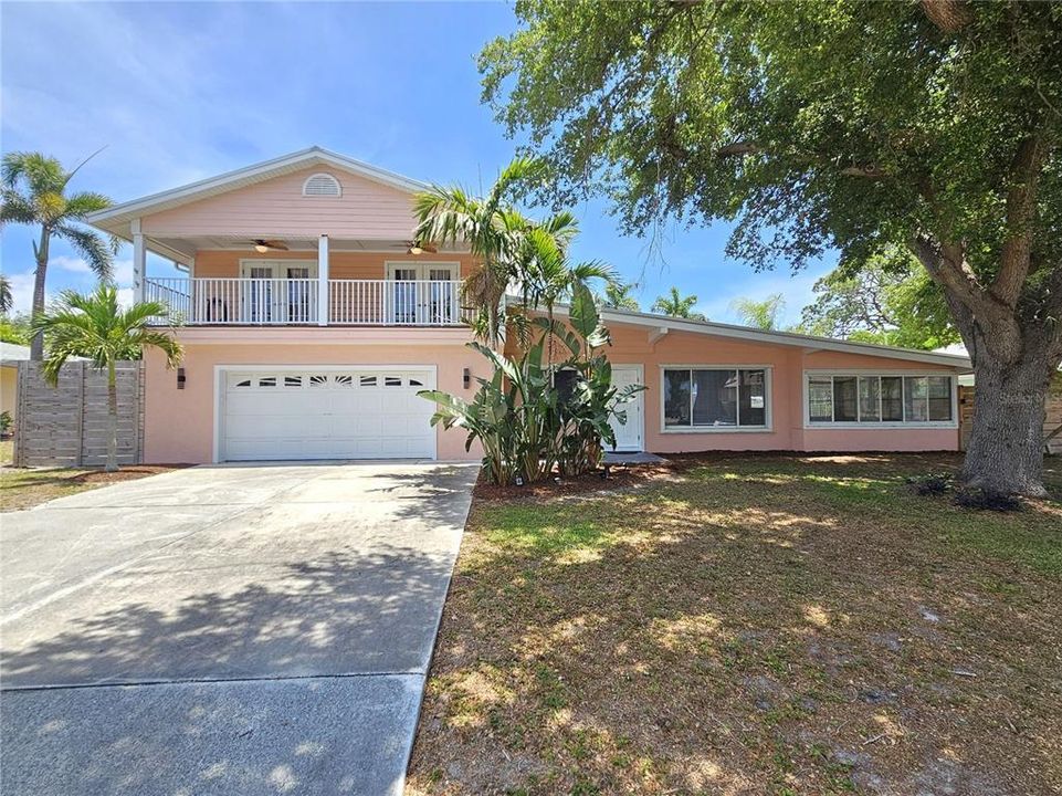 For Rent: $3,150 (3 beds, 2 baths, 1897 Square Feet)