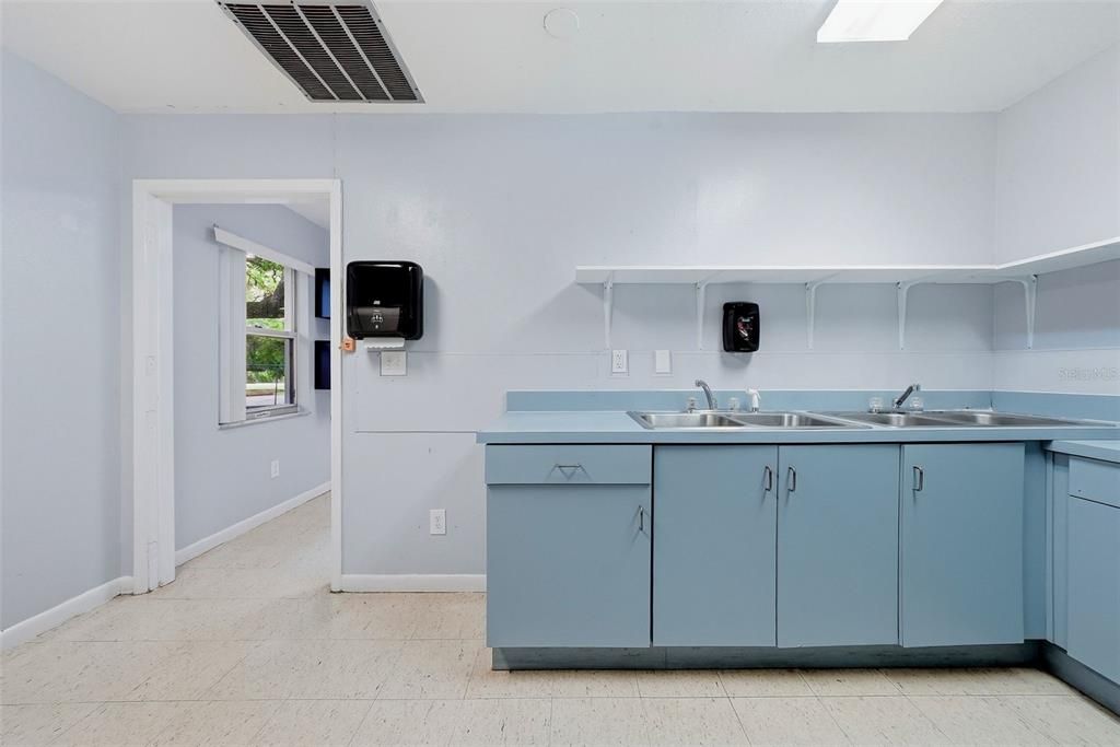 For Sale: $879,000 (0 beds, 0 baths, 2627 Square Feet)
