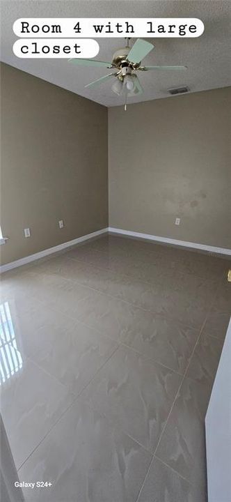 Activo con contrato: $457,000 (4 camas, 2 baños, 1839 Pies cuadrados)