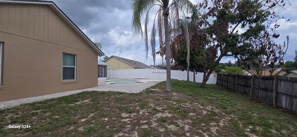 Activo con contrato: $457,000 (4 camas, 2 baños, 1839 Pies cuadrados)