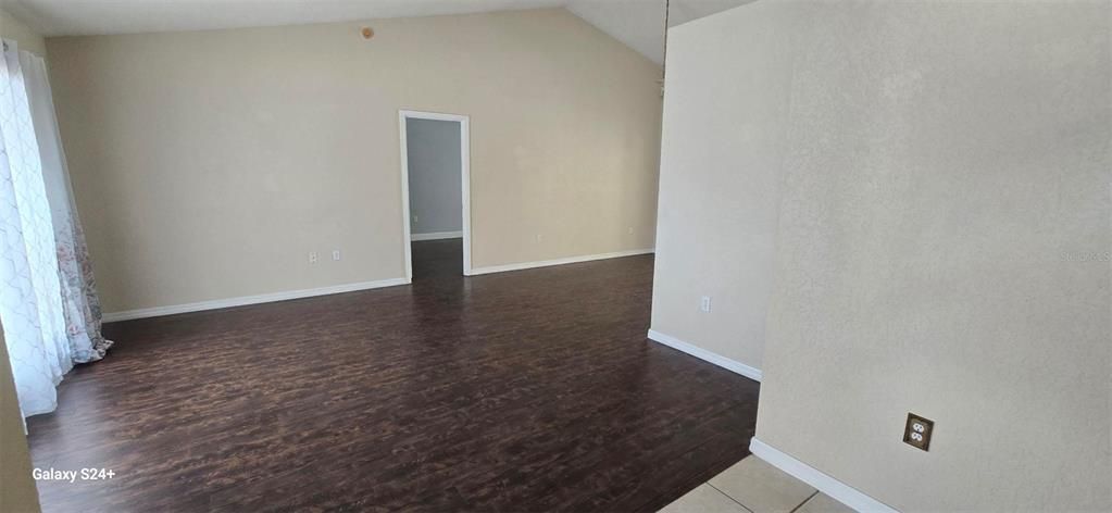Activo con contrato: $457,000 (4 camas, 2 baños, 1839 Pies cuadrados)