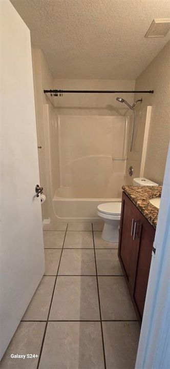 Activo con contrato: $457,000 (4 camas, 2 baños, 1839 Pies cuadrados)