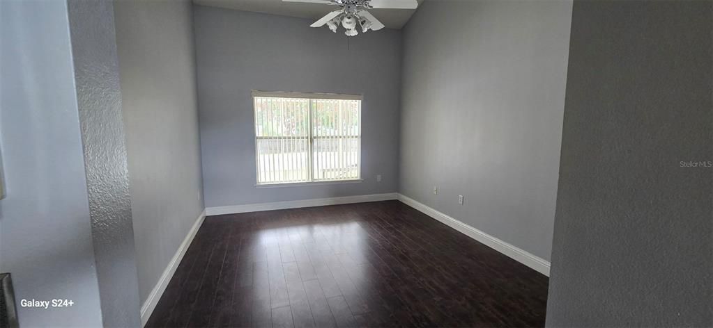 Activo con contrato: $457,000 (4 camas, 2 baños, 1839 Pies cuadrados)