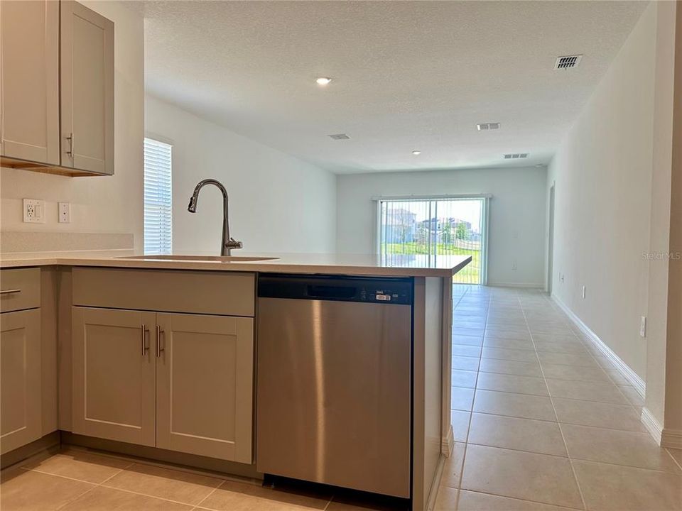 For Rent: $1,950 (3 beds, 2 baths, 1455 Square Feet)