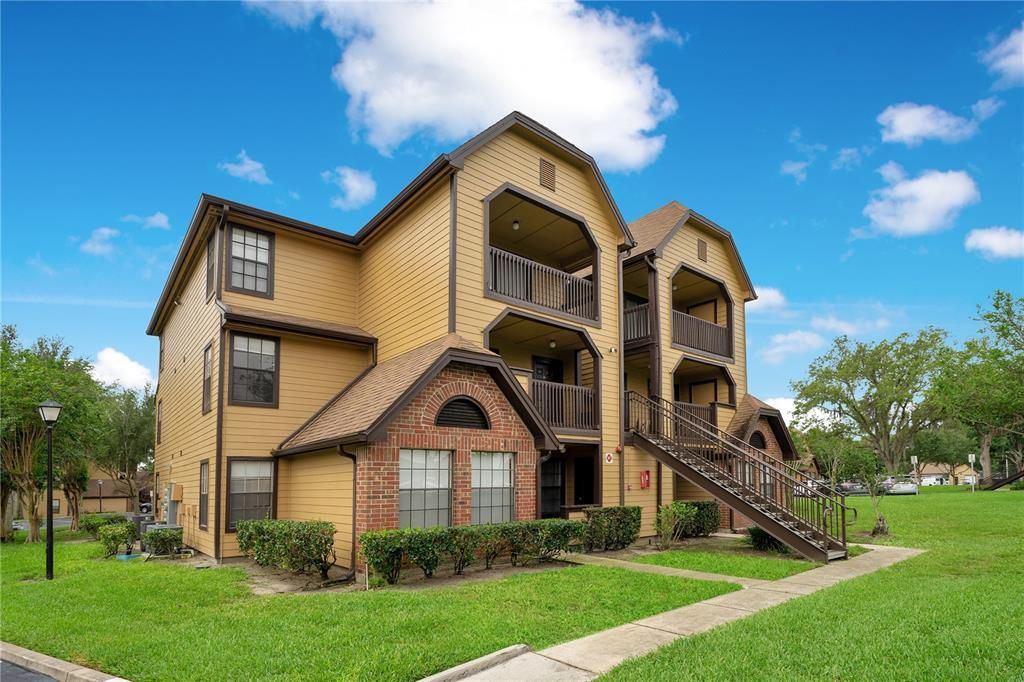 For Rent: $1,295 (1 beds, 1 baths, 712 Square Feet)