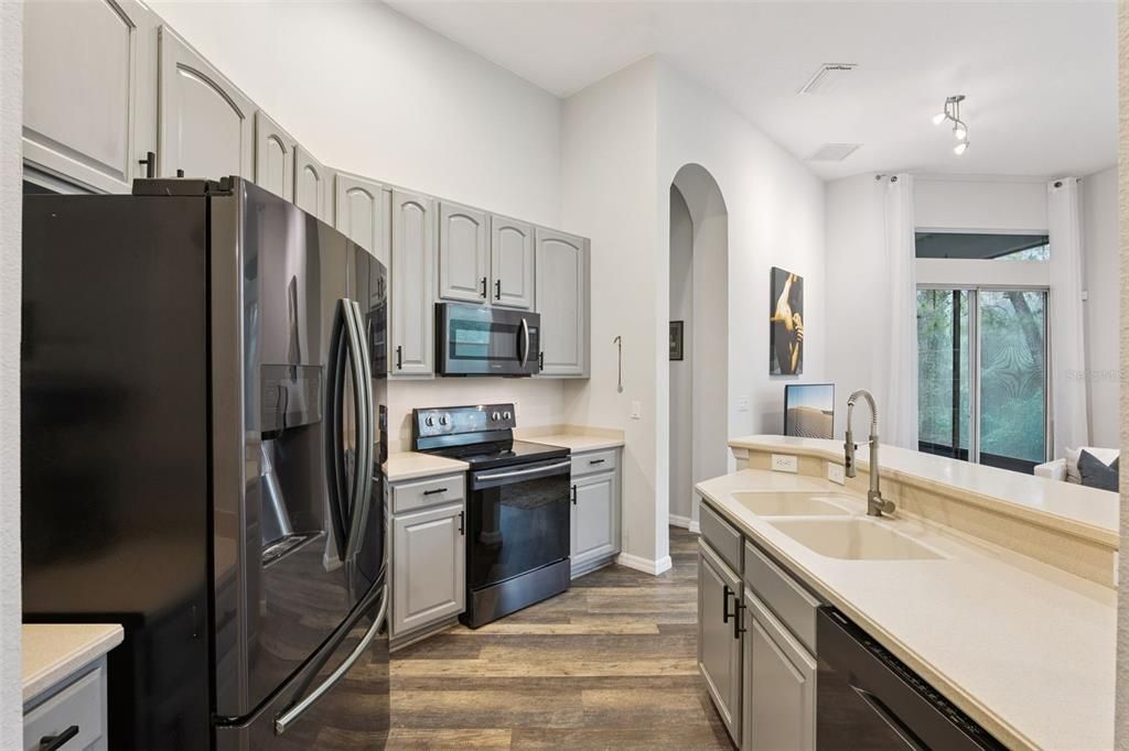 For Sale: $499,000 (4 beds, 2 baths, 1941 Square Feet)
