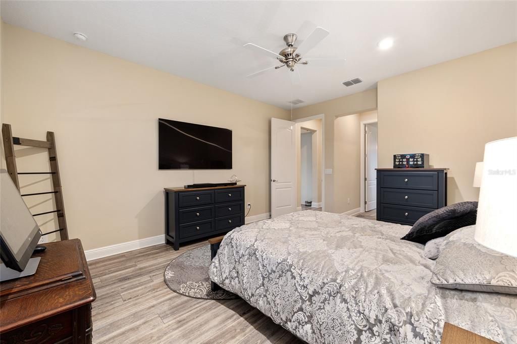 For Sale: $649,900 (4 beds, 3 baths, 2893 Square Feet)