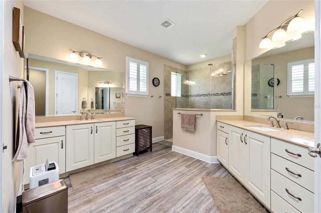 For Sale: $649,900 (4 beds, 3 baths, 2893 Square Feet)