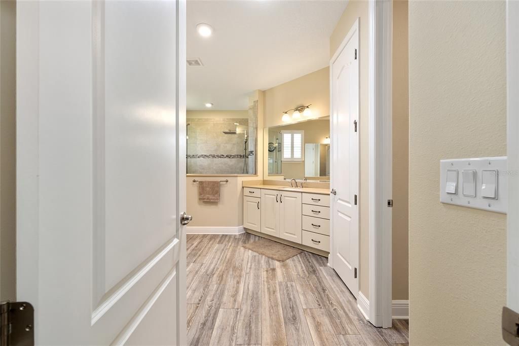 For Sale: $649,900 (4 beds, 3 baths, 2893 Square Feet)