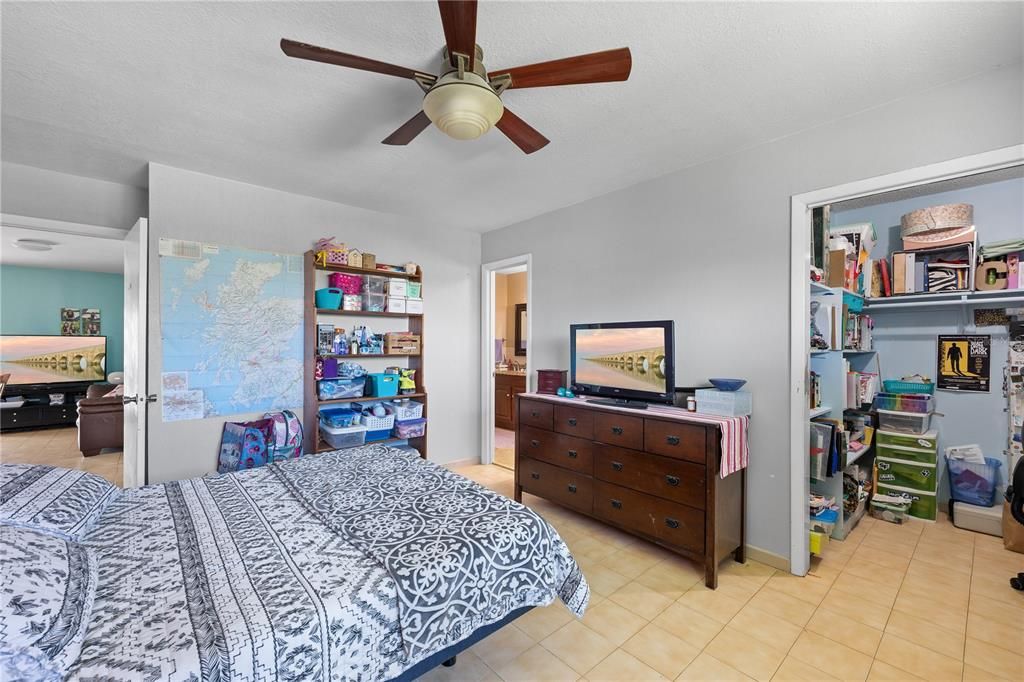 For Sale: $2,100,000 (4 beds, 3 baths, 2964 Square Feet)