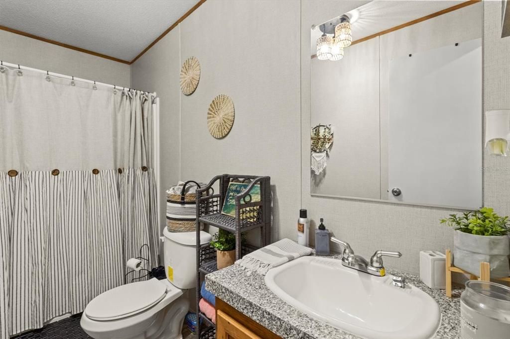 На продажу: $175,000 (2 спален, 2 ванн, 840 Квадратных фут)