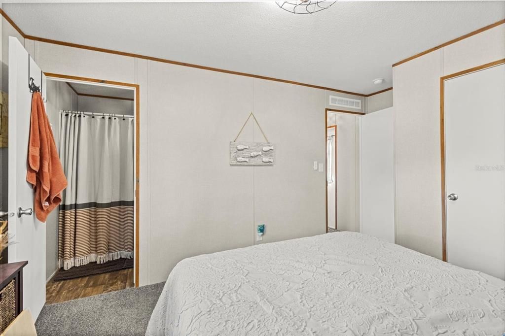 На продажу: $175,000 (2 спален, 2 ванн, 840 Квадратных фут)
