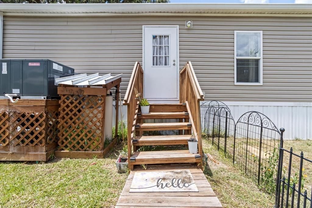 На продажу: $175,000 (2 спален, 2 ванн, 840 Квадратных фут)