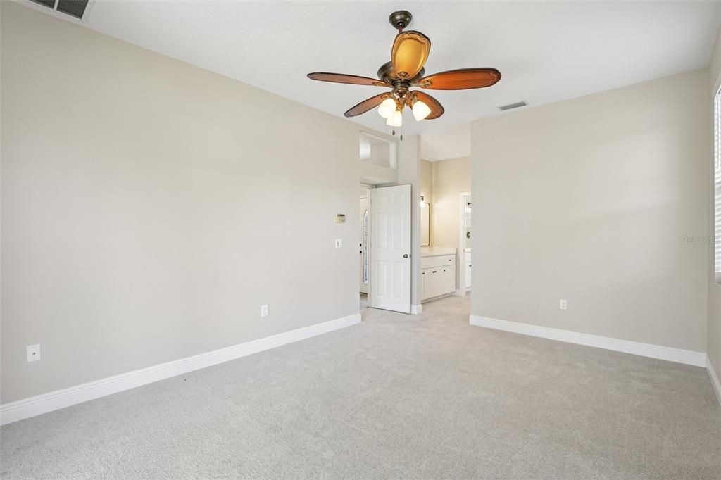 Activo con contrato: $369,900 (3 camas, 2 baños, 1721 Pies cuadrados)