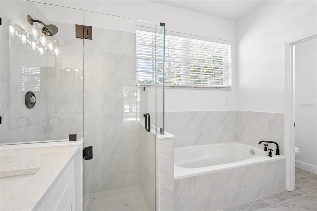 Activo con contrato: $369,900 (3 camas, 2 baños, 1721 Pies cuadrados)