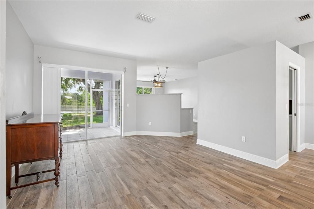 Activo con contrato: $369,900 (3 camas, 2 baños, 1721 Pies cuadrados)