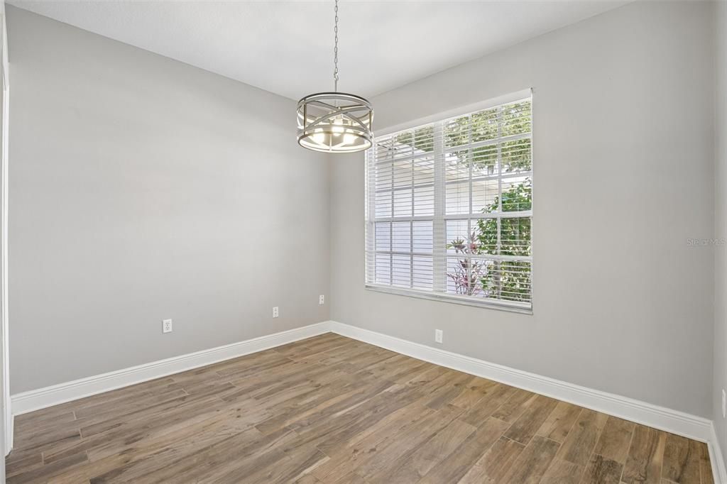 Activo con contrato: $369,900 (3 camas, 2 baños, 1721 Pies cuadrados)