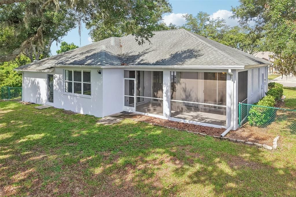 Activo con contrato: $369,900 (3 camas, 2 baños, 1721 Pies cuadrados)
