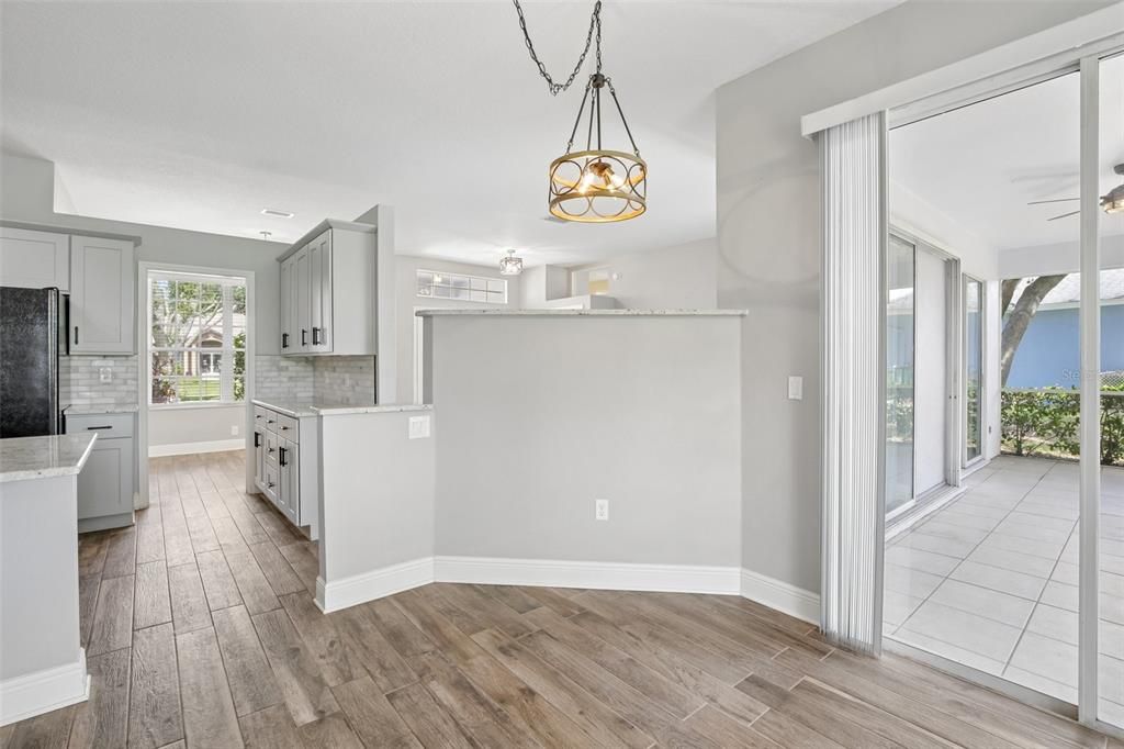 Activo con contrato: $369,900 (3 camas, 2 baños, 1721 Pies cuadrados)