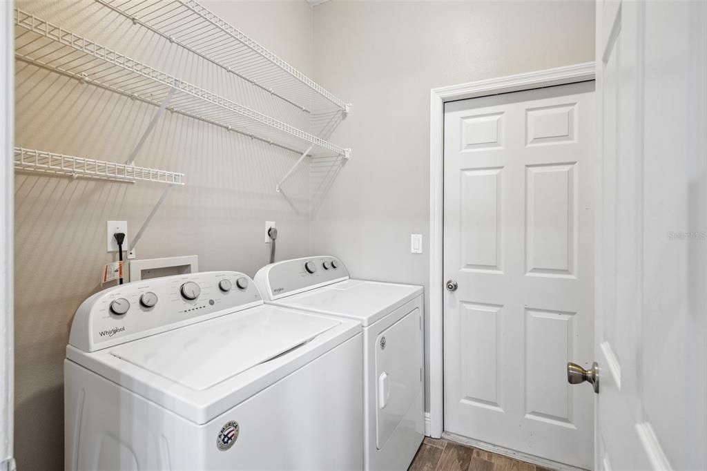 Activo con contrato: $369,900 (3 camas, 2 baños, 1721 Pies cuadrados)