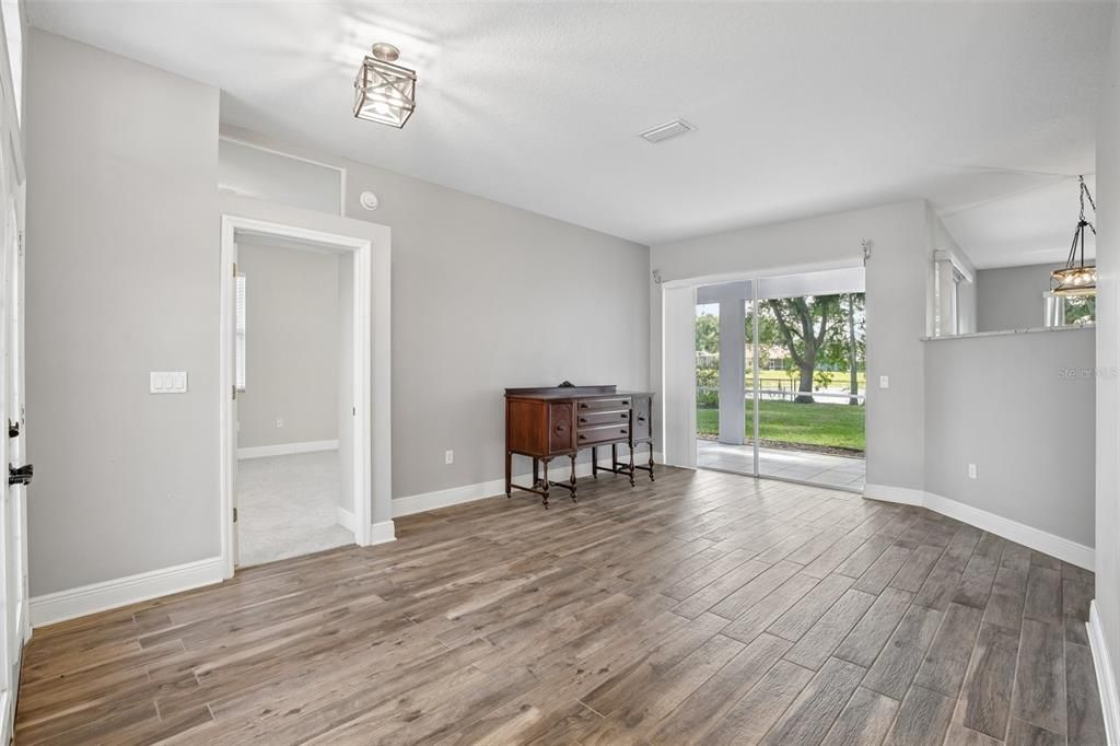 Activo con contrato: $369,900 (3 camas, 2 baños, 1721 Pies cuadrados)