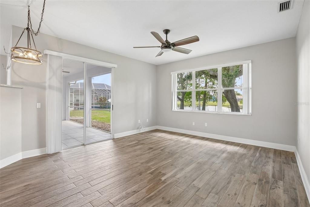 Activo con contrato: $369,900 (3 camas, 2 baños, 1721 Pies cuadrados)