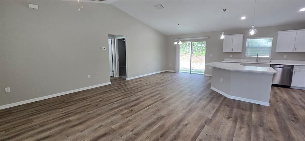 For Rent: $1,695 (3 beds, 2 baths, 1540 Square Feet)