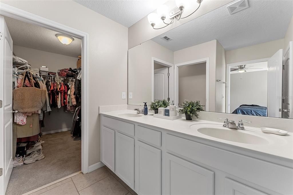 For Sale: $324,900 (3 beds, 2 baths, 1876 Square Feet)