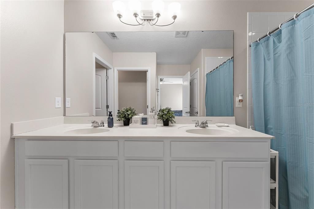 For Sale: $324,900 (3 beds, 2 baths, 1876 Square Feet)