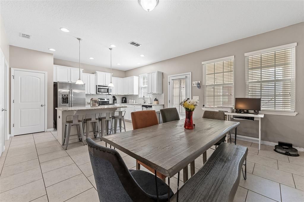 For Sale: $324,900 (3 beds, 2 baths, 1876 Square Feet)