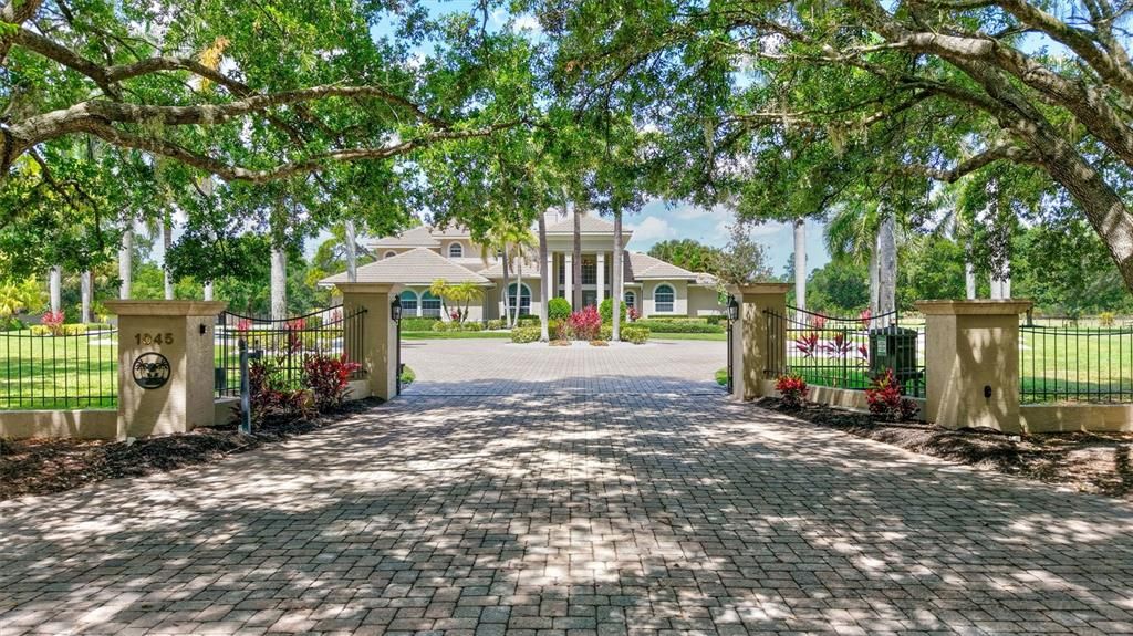 For Sale: $3,400,000 (4 beds, 4 baths, 6721 Square Feet)
