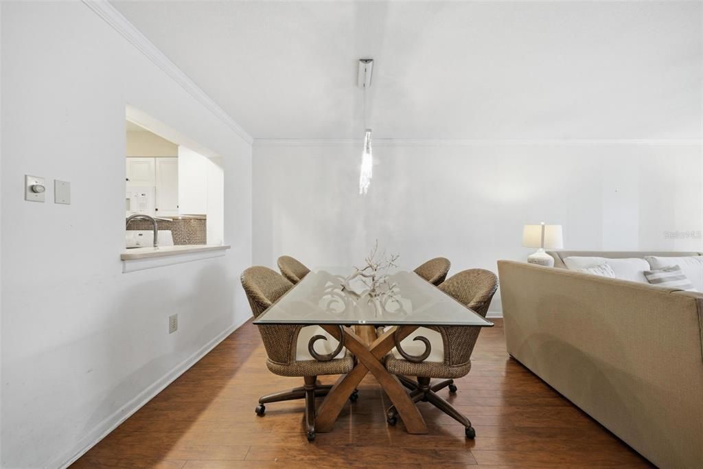 For Sale: $290,000 (2 beds, 2 baths, 1065 Square Feet)
