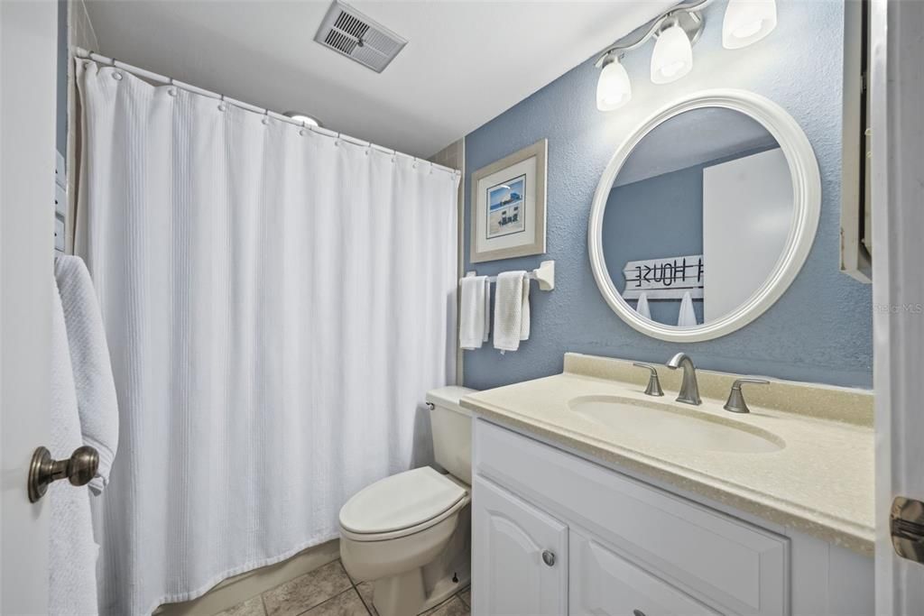 For Sale: $290,000 (2 beds, 2 baths, 1065 Square Feet)