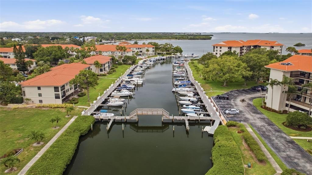 For Sale: $290,000 (2 beds, 2 baths, 1065 Square Feet)