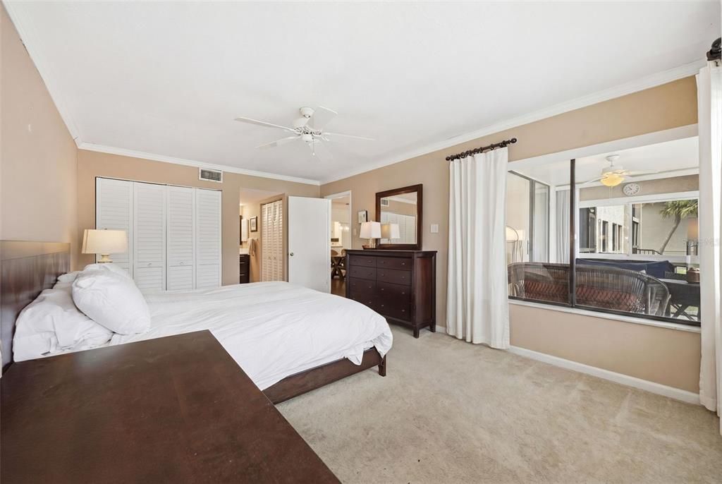 For Sale: $290,000 (2 beds, 2 baths, 1065 Square Feet)