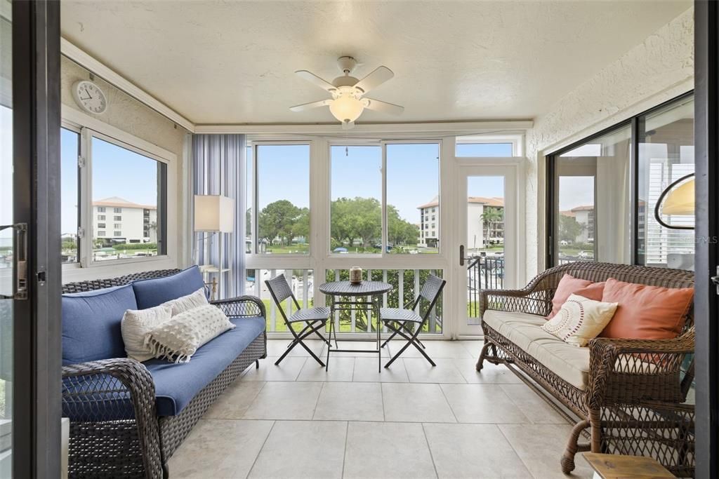 For Sale: $290,000 (2 beds, 2 baths, 1065 Square Feet)