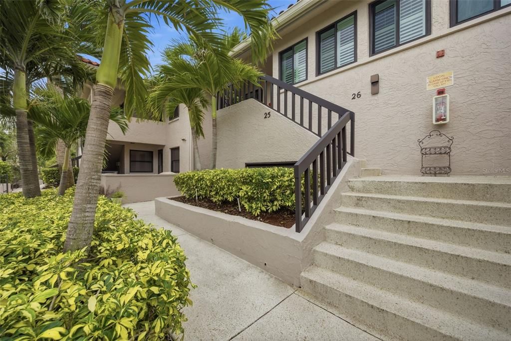 For Sale: $290,000 (2 beds, 2 baths, 1065 Square Feet)