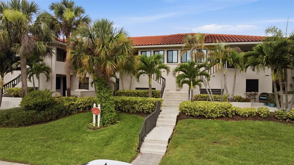For Sale: $290,000 (2 beds, 2 baths, 1065 Square Feet)