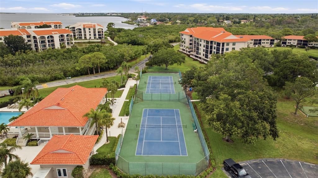 For Sale: $290,000 (2 beds, 2 baths, 1065 Square Feet)