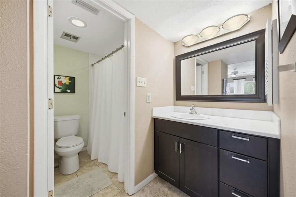 For Sale: $290,000 (2 beds, 2 baths, 1065 Square Feet)