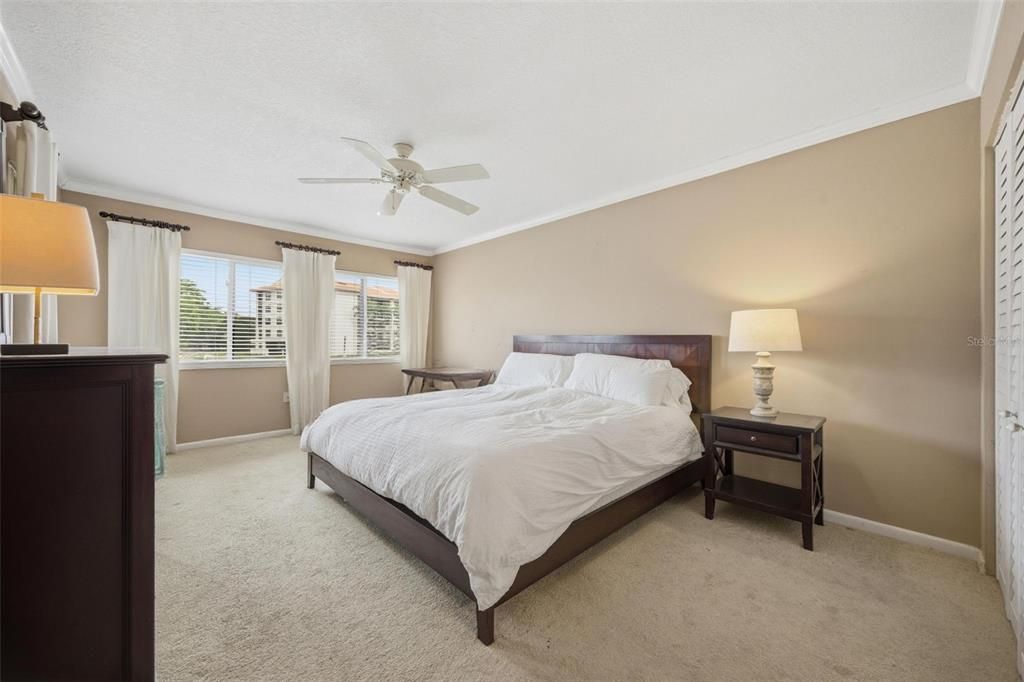 For Sale: $290,000 (2 beds, 2 baths, 1065 Square Feet)