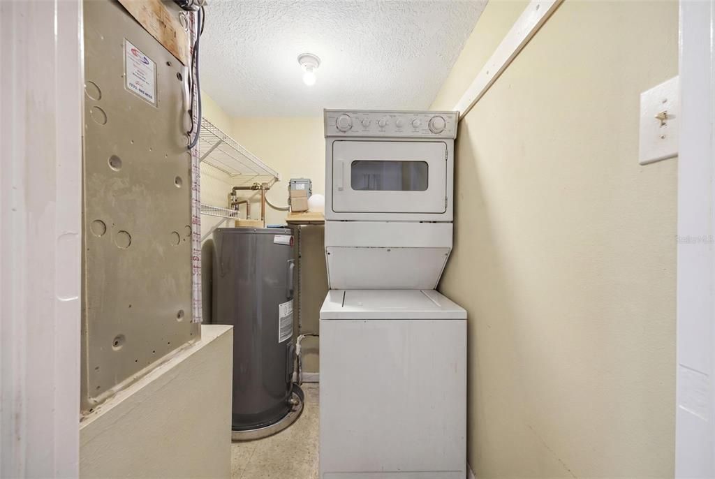 For Sale: $290,000 (2 beds, 2 baths, 1065 Square Feet)